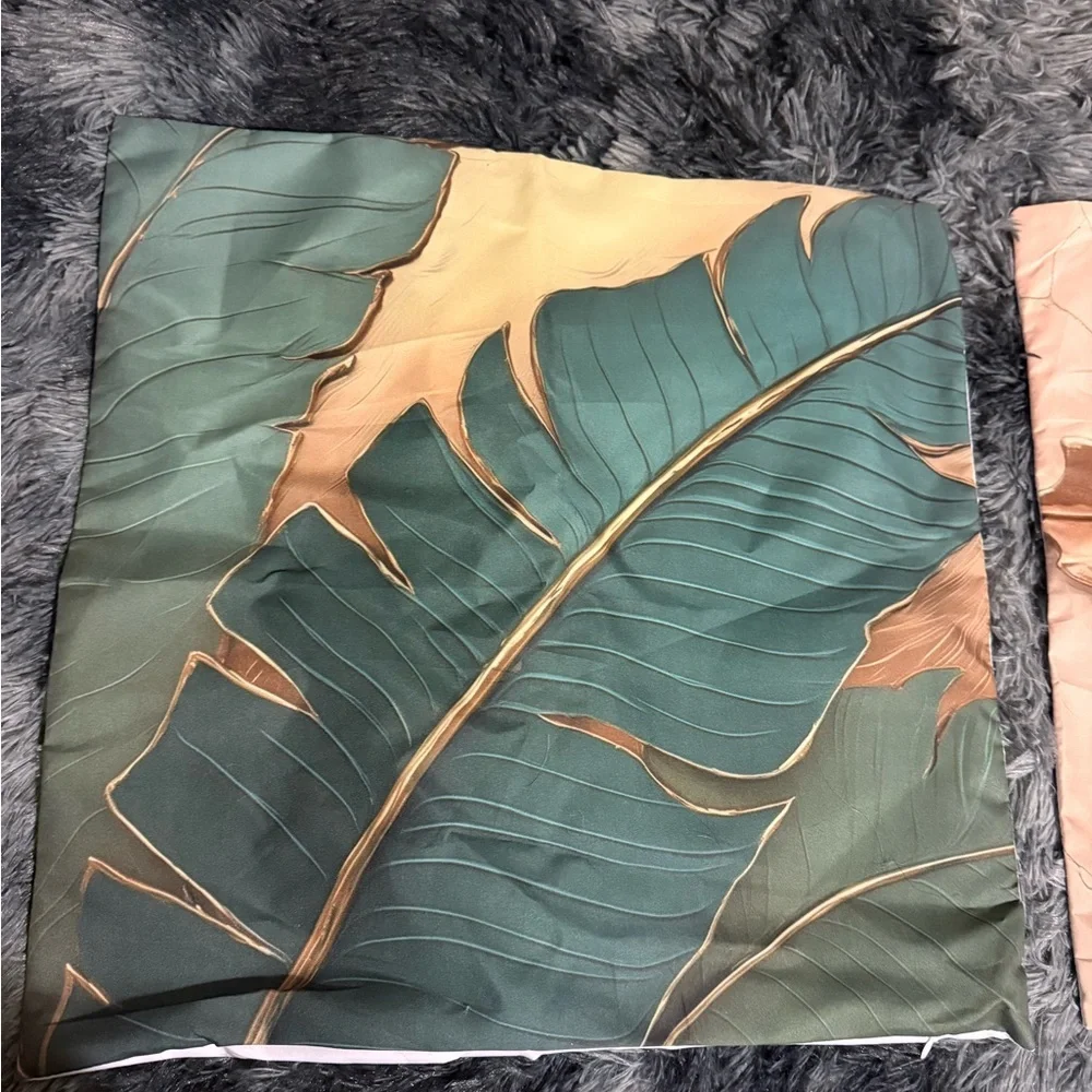 NWOT Set‎ of 4 zippered throw pillow covers.  decorative Leaf Print